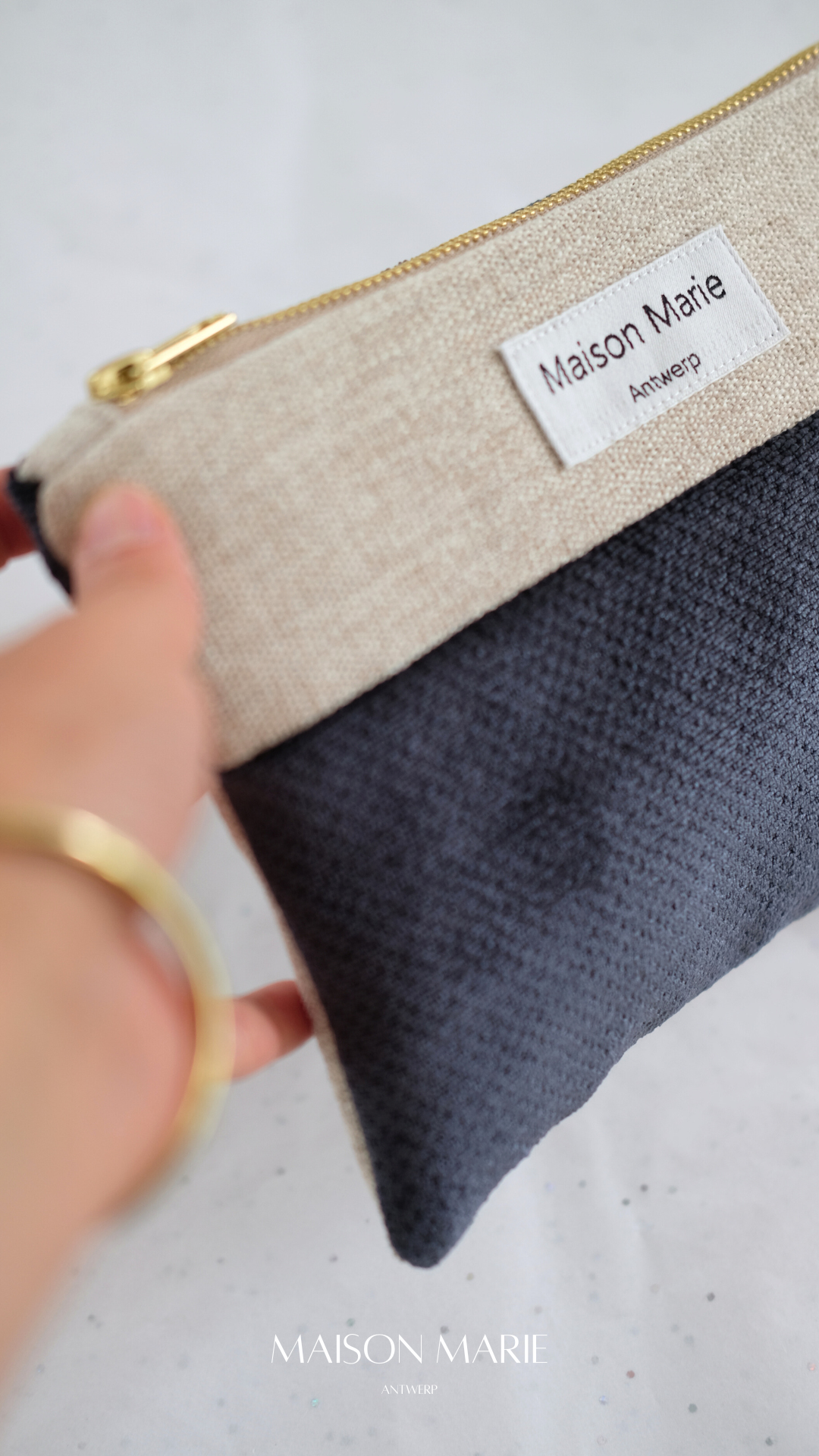 Pochette Limited Edition marineblauw - beige
