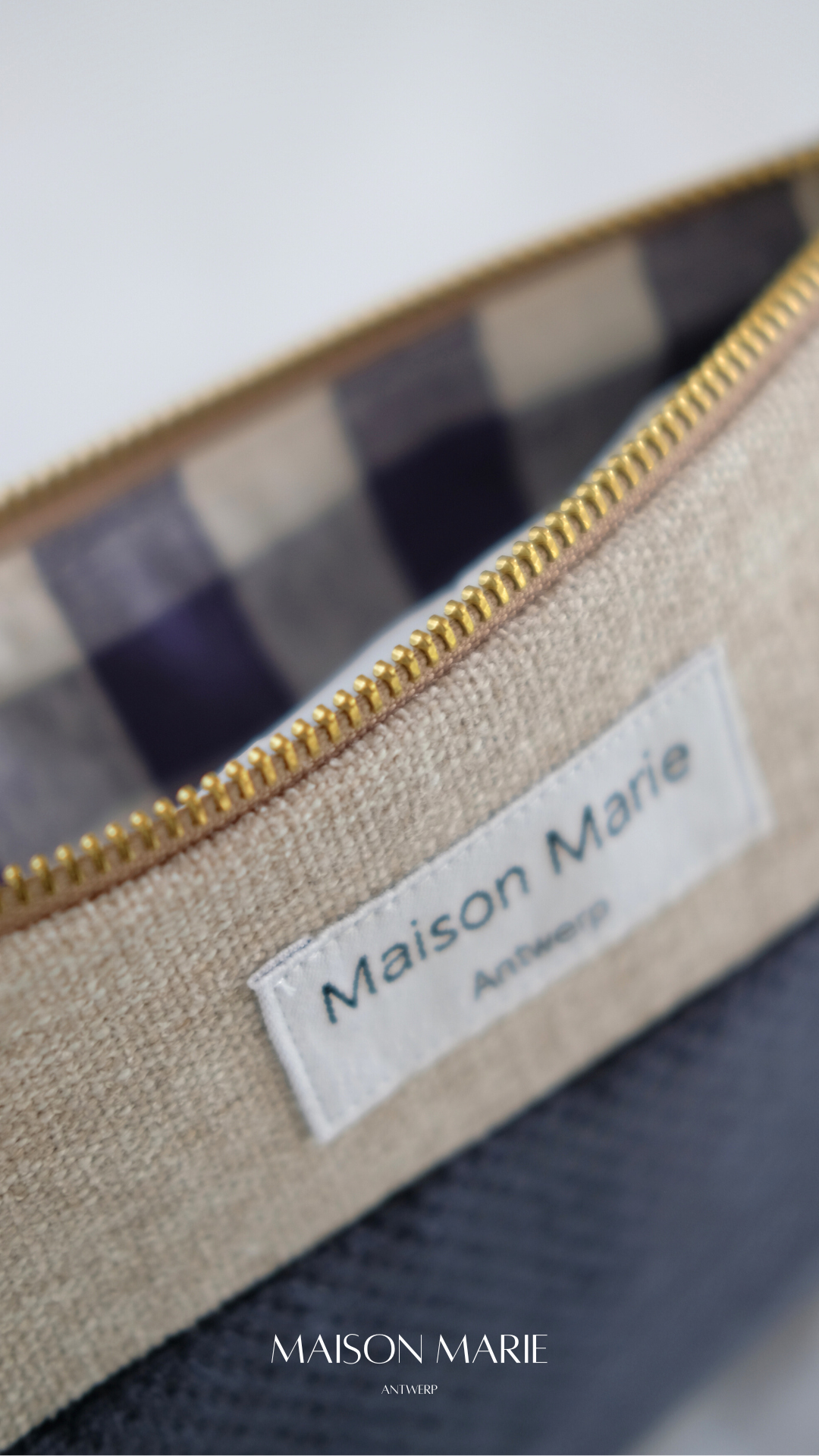 Pochette Limited Edition marineblauw - beige
