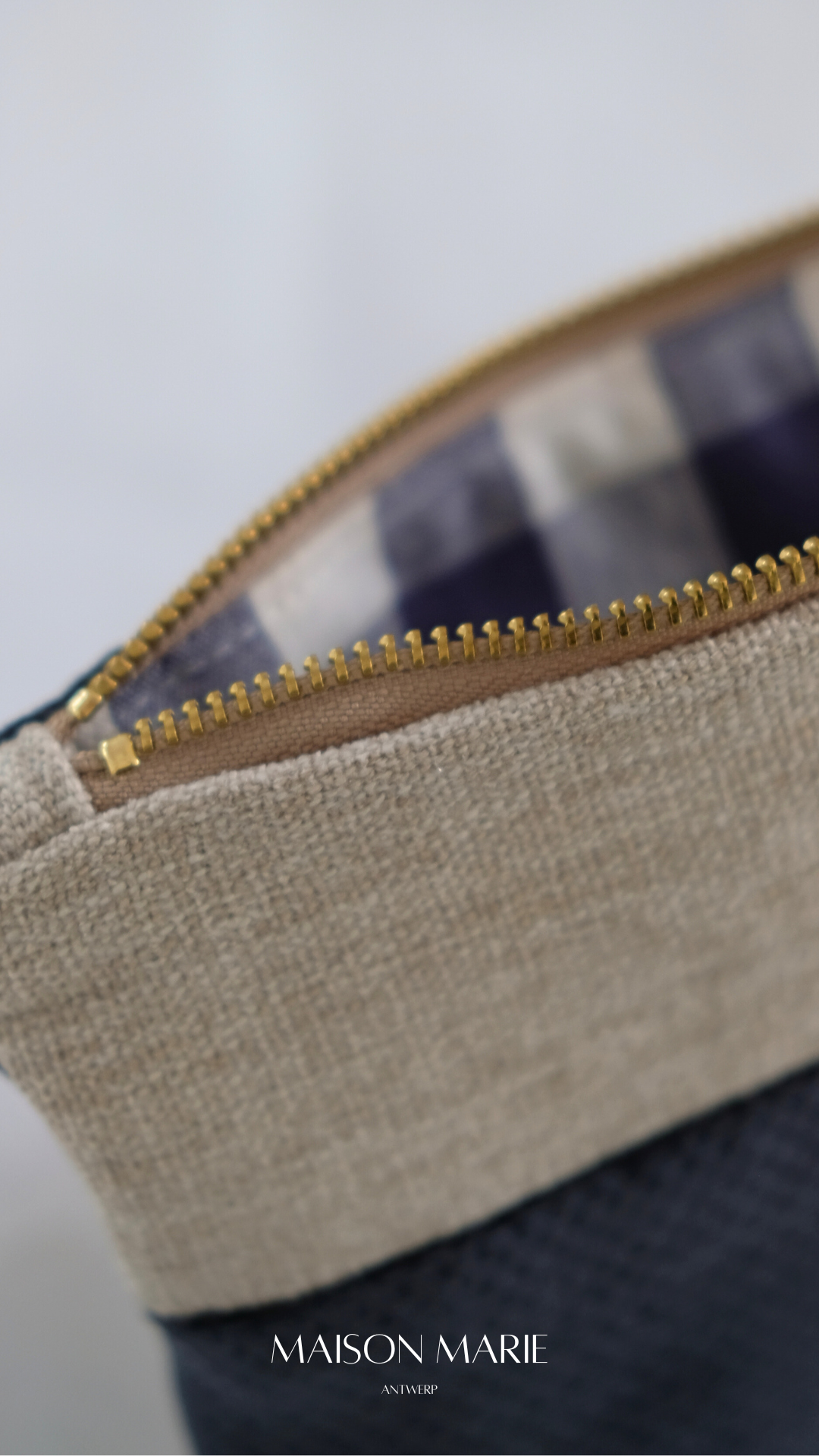 Pochette Limited Edition marineblauw - beige