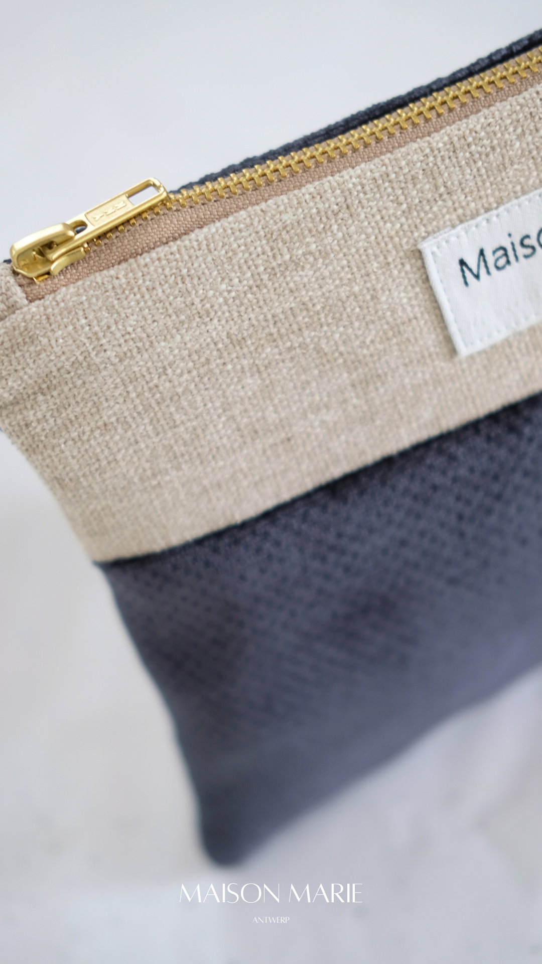 Pochette Limited Edition marineblauw - beige