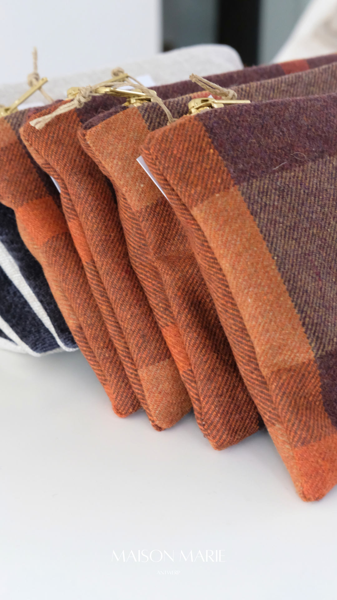 Pochette Limited Edition wol geruit burgundy - oranje